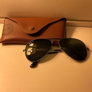 Black Ray-Ban Aviators
